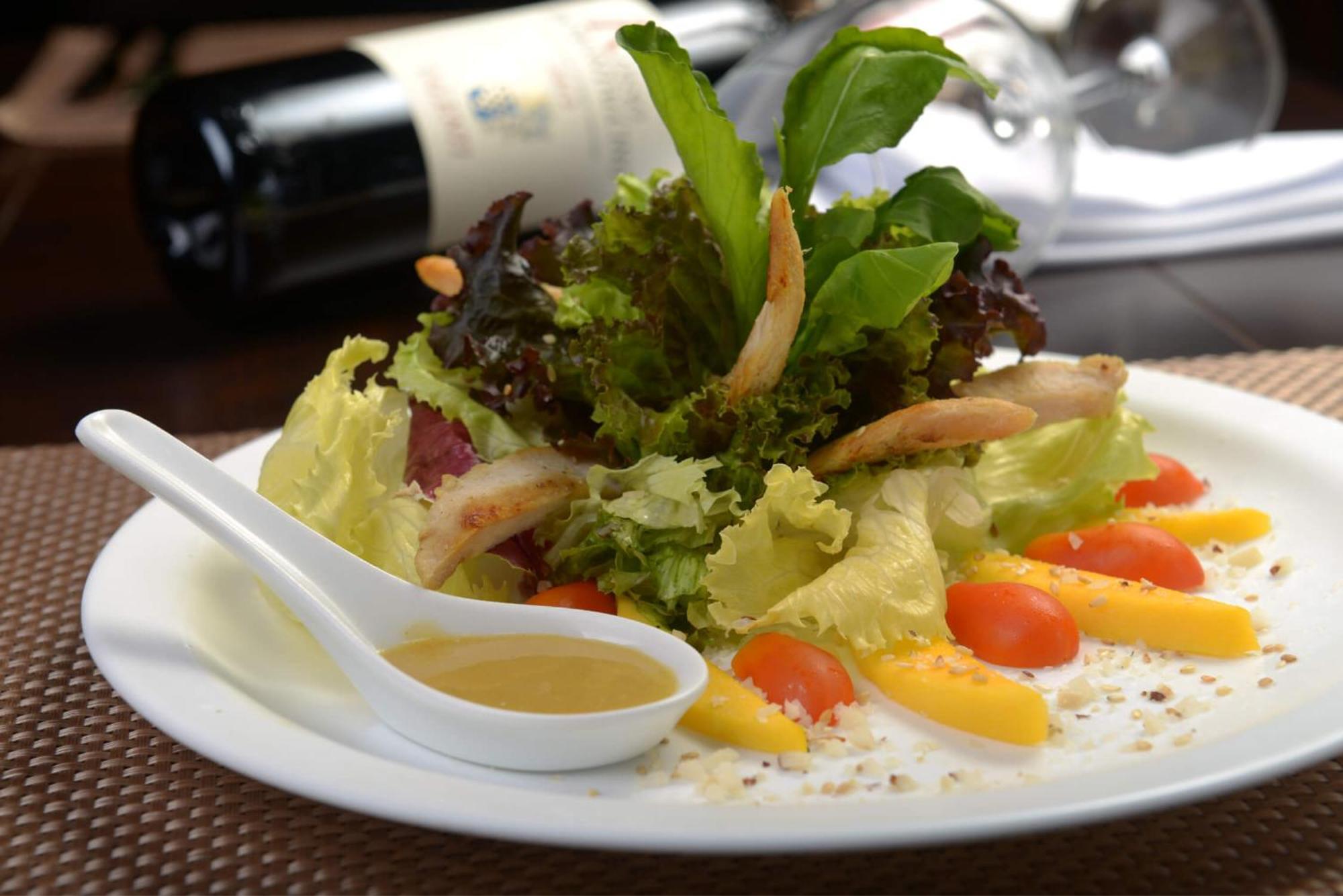 Deville Prime Campo Grande Кампу-Гранді Екстер'єр фото A salad with a side of dressing