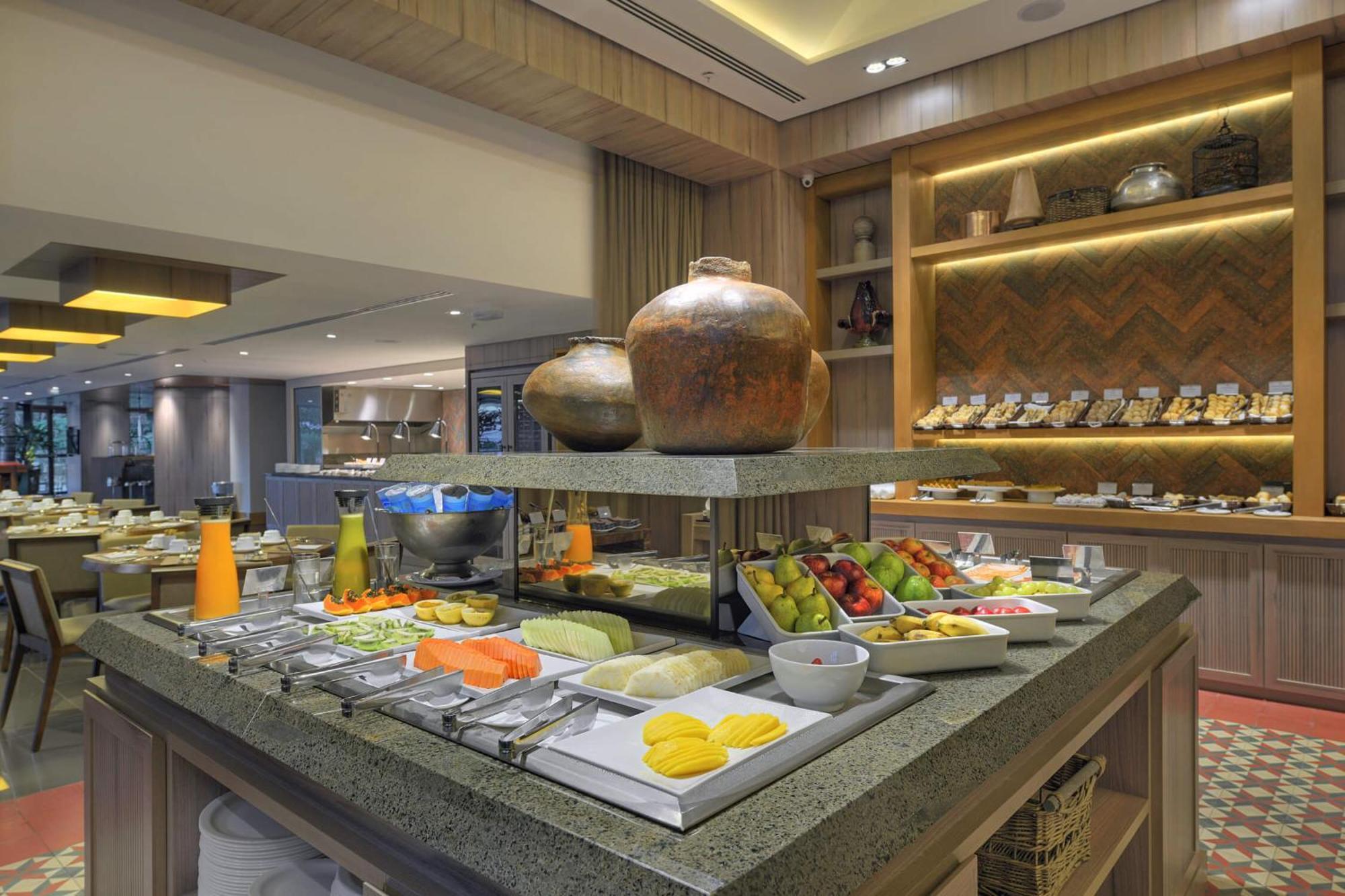 Deville Prime Campo Grande Кампу-Гранді Екстер'єр фото A salad bar